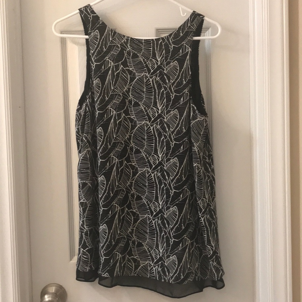 Beautiful Flowy Tank Top - Picture 4 of 4